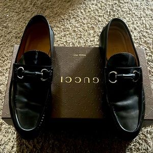 Nice used Gucci shoe. Normal wear.